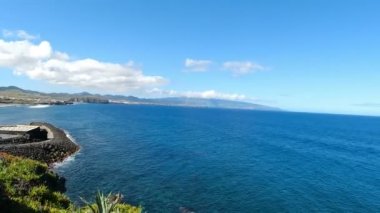 Sao Miguel 'in vahşi kıyıları.