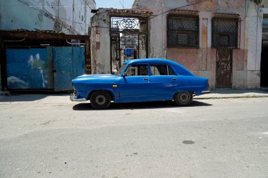 Havana, Küba sokaklarında eski klasik bir araba.