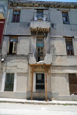 Havana 'da renkli yıkık dökük evler