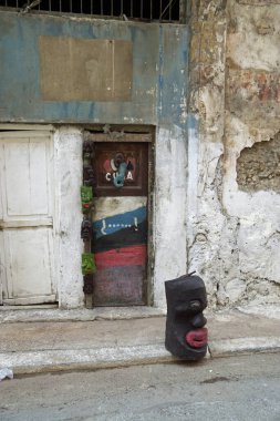 Havana 'da renkli yıkık dökük evler