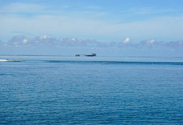 Embarcadero Madera Podrida Mar Azul Cerca Cuba — Foto de Stock