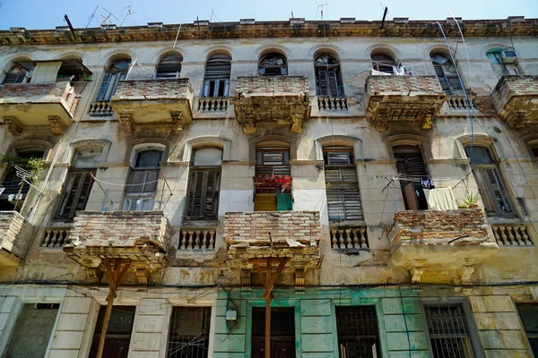 Bunte Heruntergekommene Häuser Havanna — Stockfoto