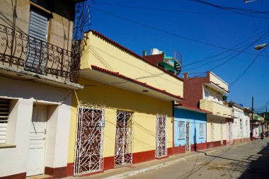 Küba 'da Trinidad sokaklarında renkli evler