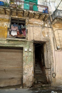 Havana 'da renkli yıkık dökük evler