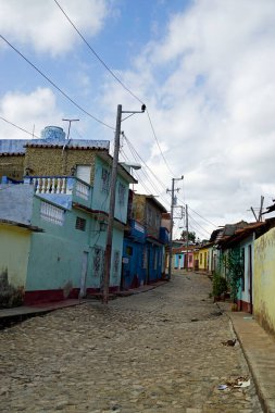 Küba 'da Trinidad sokaklarında renkli evler