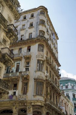 Havana 'da renkli yıkık dökük evler