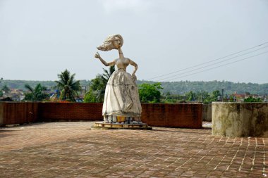 Etrafı manzaralı matanzalar.