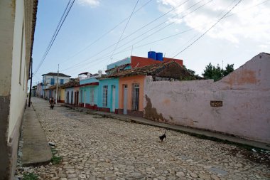 Küba 'da Trinidad sokaklarında renkli evler