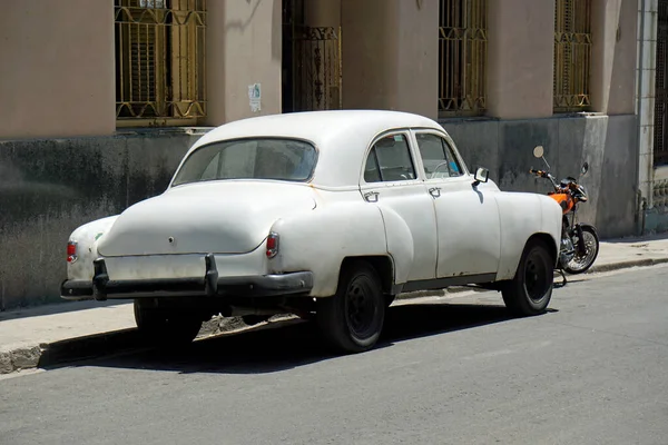 Havana Küba Sokaklarında Eski Bir Araba — Stok fotoğraf