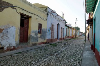 Küba 'da Trinidad sokaklarında renkli evler