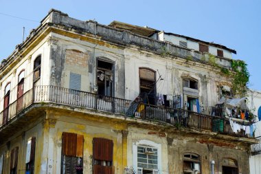 Havana 'da renkli yıkık dökük evler