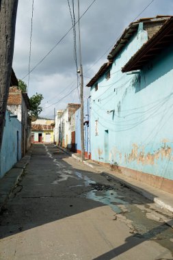 Küba 'da Trinidad sokaklarında renkli evler