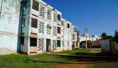 Küba 'da Trinidad sokaklarında renkli evler