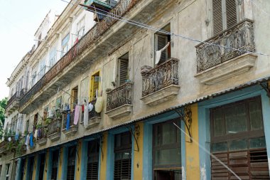 Havana 'da renkli yıkık dökük evler