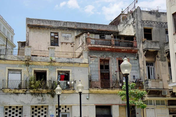 Bunte Heruntergekommene Häuser Havanna — Stockfoto