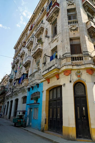 Coloridas Casas Derrumbadas Havana —  Fotos de Stock