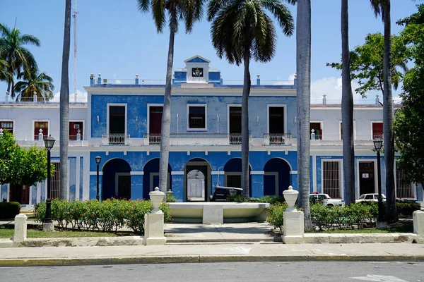 Улицы Cienfuegos Кубе Типичными Домами — стоковое фото