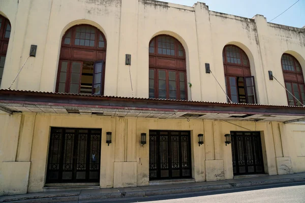 Colorido Executado Casas Havana — Fotografia de Stock