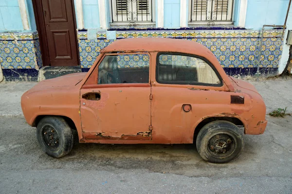 旧车停在Cuba的Havana大街上 — 图库照片