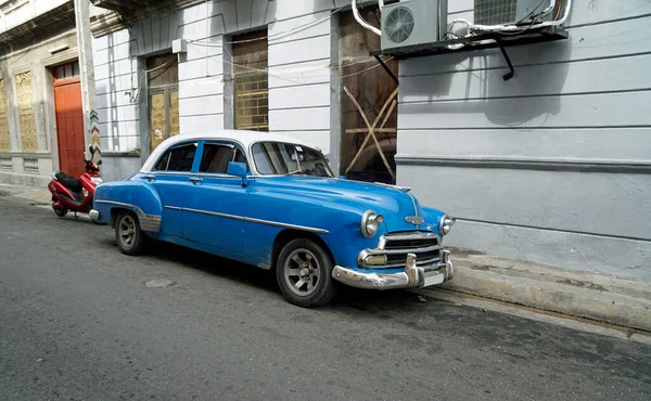 Старый Синий Классический Автомобиль Улицах Матраса Кубе — стоковое фото