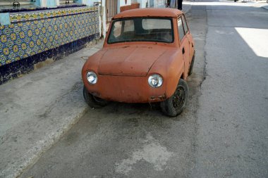Havana sokaklarında eski klasik araba, kuba