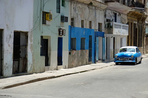 Παλιό Κλασικό Αυτοκίνητο Στους Δρόμους Της Χαβάνα Κούβα — Φωτογραφία Αρχείου