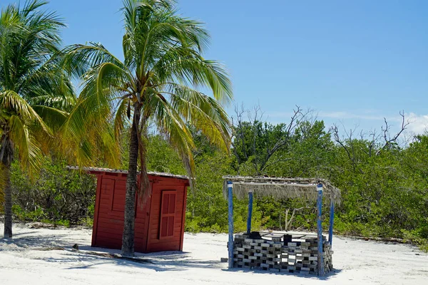 Wooden Shelter Tropical Island — Stock Photo, Image