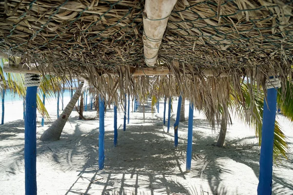 Wooden Shelter Tropical Island — Stock Photo, Image