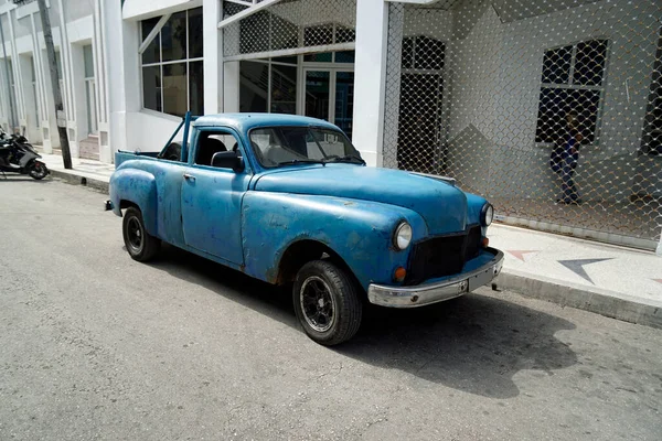 Küba Daki Matanzaların Sokaklarında Eski Mavi Klasik Araba — Stok fotoğraf
