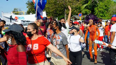 Varadero, Küba, 1 Mayıs: Yerel halk sokaklarda işçi bayramını kutluyor 