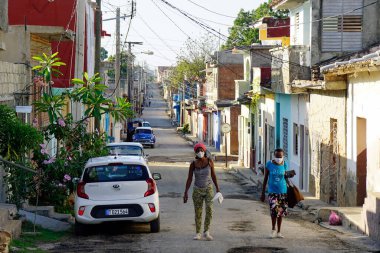 Trinidad, Küba, Mayıs 2022: Şehrin merkezindeki hareketli sokaklar