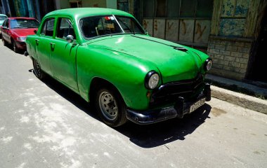 Havana, Küba, takriben Nisan 2022: Havana Sokaklarında Klasik Araba