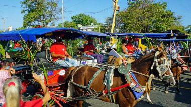 Varadero, Küba, 1 Mayıs: Yerel halk sokaklarda işçi bayramını kutluyor 