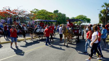 Varadero, Küba, 1 Mayıs: Yerel halk sokaklarda işçi bayramını kutluyor 
