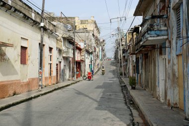 Matanzas, Küba, Mayıs 2022: Matanzas sokaklarındaki evleri yıkmak