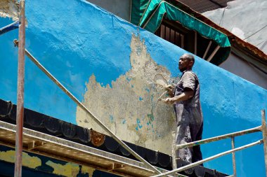 Havana, Küba, 2022: Havana 'da maviyi yenileyen esnaf