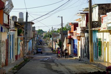 Trinidad, Küba, Mayıs 2022: Şehrin merkezindeki hareketli sokaklar