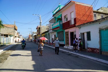 Trinidad, Küba, Mayıs 2022: Şehrin merkezindeki hareketli sokaklar
