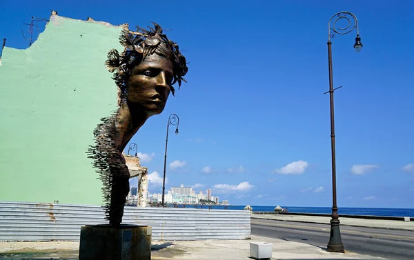 Havana Kuba Asi Květen 2022 Moderní Umění Shnilém Zeleném Stavebním — Stock fotografie