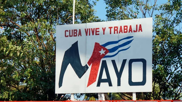 Varadero, Küba, 1 Mayıs: Yerel halk sokaklarda işçi bayramını kutluyor 