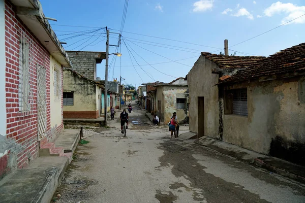 Trinidad, Küba, Mayıs 2022: Şehrin merkezindeki hareketli sokaklar