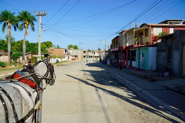 Trinidad, Küba, Mayıs 2022: Şehrin merkezindeki hareketli sokaklar