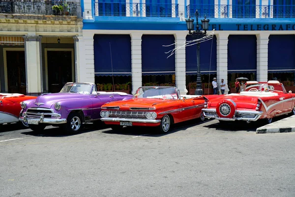 Hvana Cuba Circa April 2022 Classic Cars Havanas Central Square — Stock Photo, Image