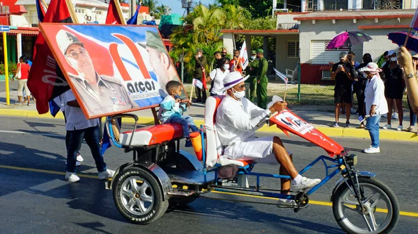 Varadero Kuba Května Místní Slaví Přehlídku Dne Práce Ulicích — Stock fotografie