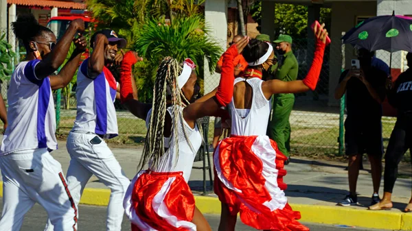 Varadero Kuba Května 2022 Pestrobarevný Karnevalový Průvod Pracovní Den Ulicích — Stock fotografie
