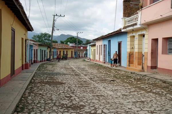 Trinidad, Küba, Mayıs 2022: Şehrin merkezindeki hareketli sokaklar