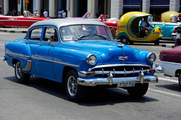 Хвана Куба Апрель 2022 Года Классические Автомобили Центральной Площади Гаваны — стоковое фото