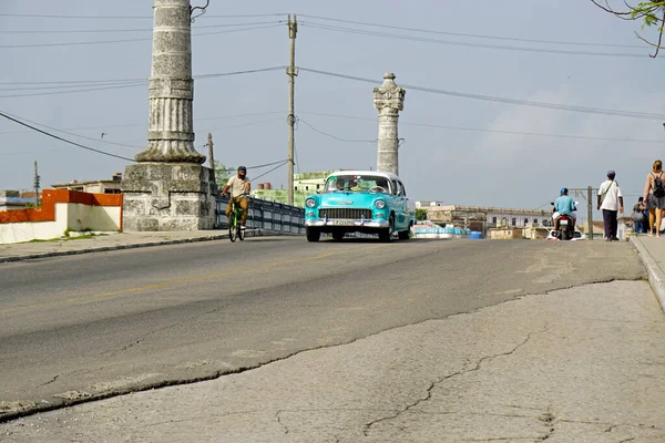 2022年5月左右 古巴马坦萨斯 街上的经典汽车 — 图库照片