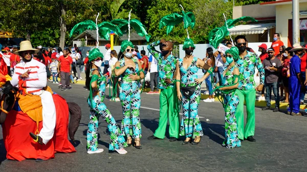 Varadero Cuba Mayo 2022 Colorido Desfile Carnaval Día Del Trabajo —  Fotos de Stock