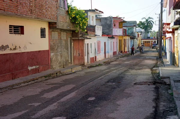 Trinidad, Küba, Mayıs 2022: Şehrin merkezindeki hareketli sokaklar